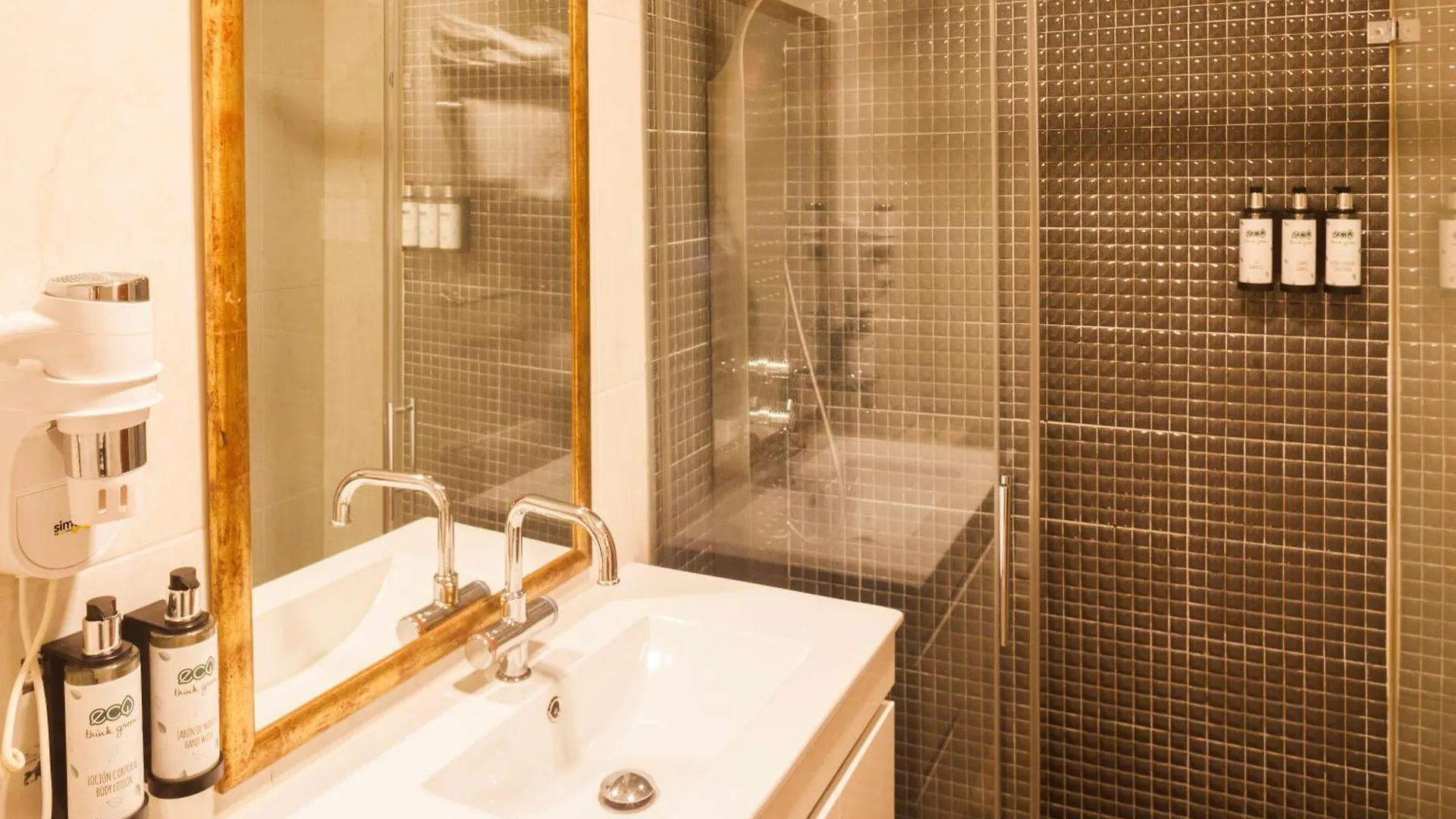 Apartamentos Abril Nerja 0*,  Spanje